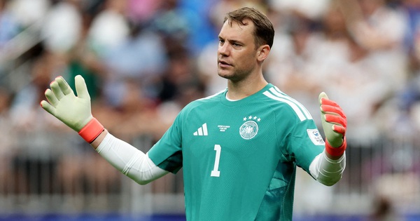 Manuel Neuer vi phạm luật FIFA ngày tái xuất đội tuyển Đức, may mắn thoát án phạt - hình ảnh - betokfun.com