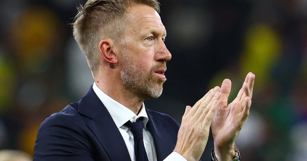 HLV Graham Potter chảy máu tai sau trận thắng Tunisia: Sự thật đằng sau khoảnh khắc gây sốc - hình ảnh - betokfun.com
