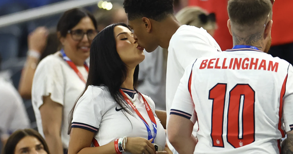 Chuyện ‘yêu’ tại World Cup 2026: Đội tuyển Anh cấm WAGs, còn Messi và Ronaldo thì sao? - hình ảnh - betokfun.com
