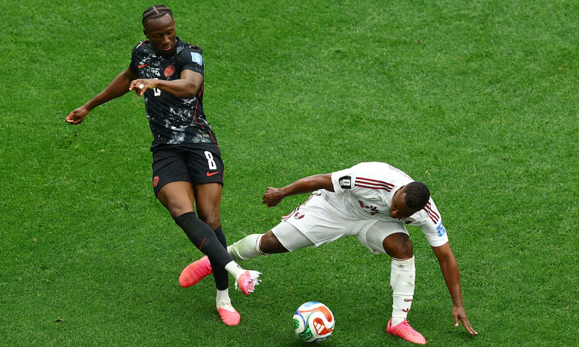 FIFA phạt nặng cầu thủ Qatar làm gãy chân sao Canada tại World Cup 2026 - hình ảnh - betokfun.com