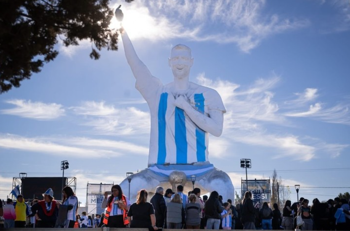 Argentina khánh thành tượng Messi cao 26 mét: góc nhìn mới cho người chơi Việt - hình ảnh - betokfun.com Argentina khánh thành tượng Messi cao 26 mét: góc nhìn mới cho người chơi Việt - hình ảnh - betokfun.com
