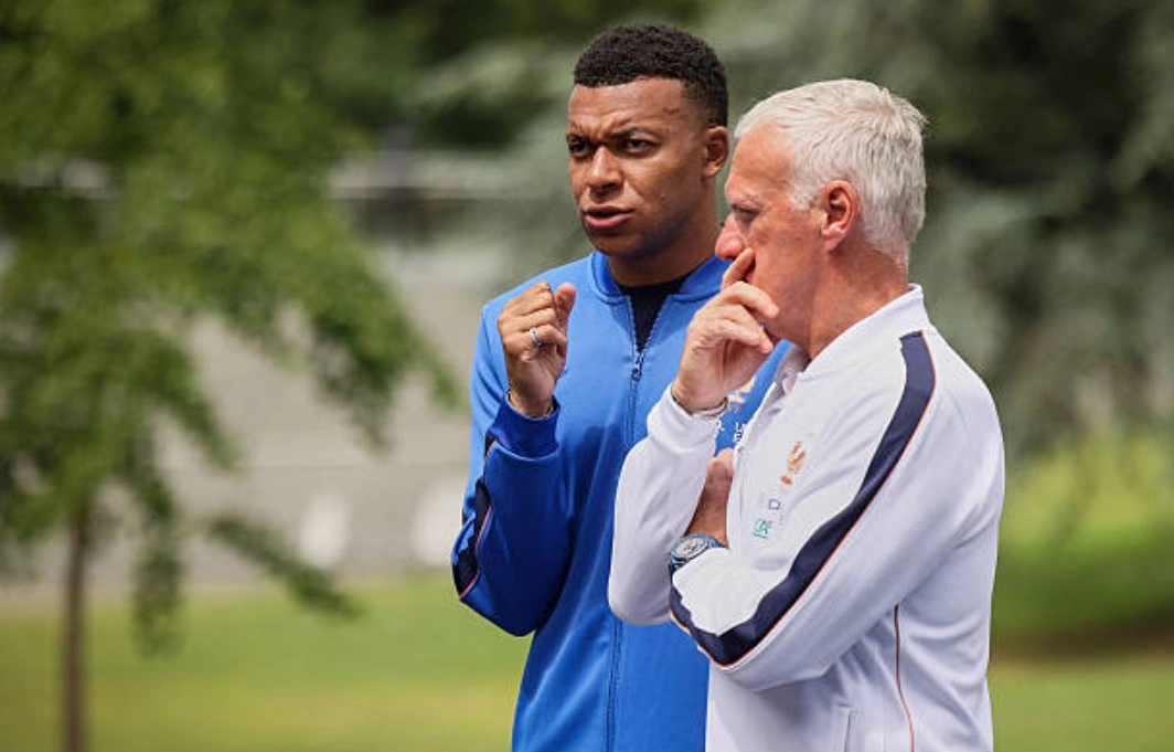 OKFUN Cược Bóng Đá: Deschamps Bày Tỏ Quan Điểm Về Vai Trò Trung Phong Của Mbappe - hình ảnh - betokfun.com