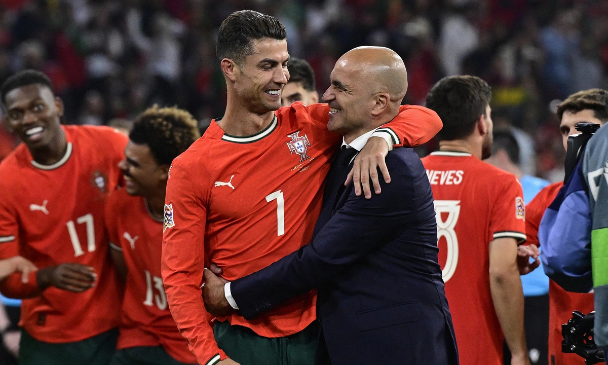 HLV tuyển Bồ Đào Nha đàm phán dẫn dắt Ronaldo ở Al Nassr - hình ảnh - betokfun.com