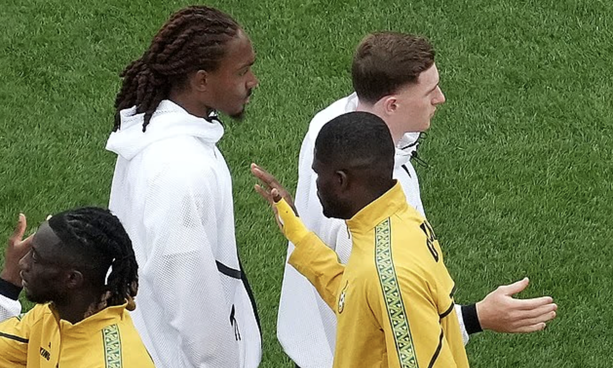 Cầu thủ Anh từ chối bắt tay đối thủ: Djed Spence và khoảnh khắc gây tranh cãi tại World Cup 2026 - hình ảnh - betokfun.com