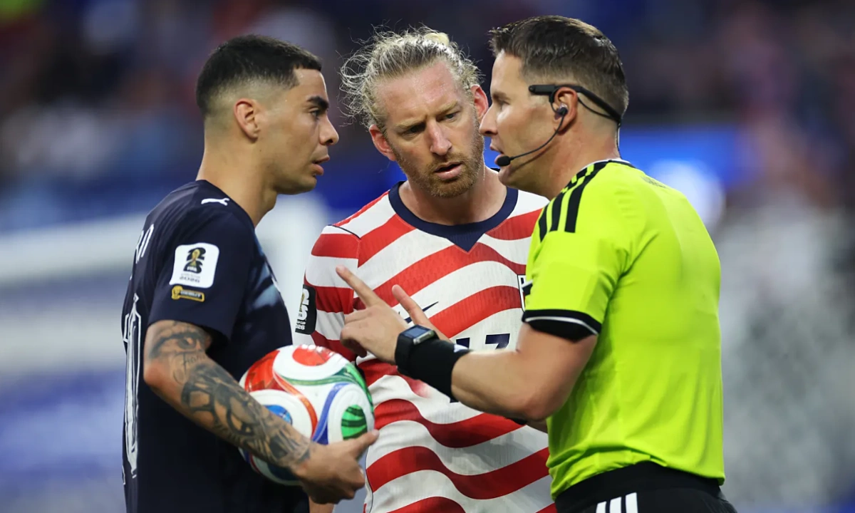 Luật VAR mới giúp thủ quân đội tuyển Mỹ tránh thẻ vàng tại World Cup 2026 - hình ảnh - betokfun.com Luật VAR mới giúp thủ quân đội tuyển Mỹ tránh thẻ vàng tại World Cup 2026 - hình ảnh - betokfun.com