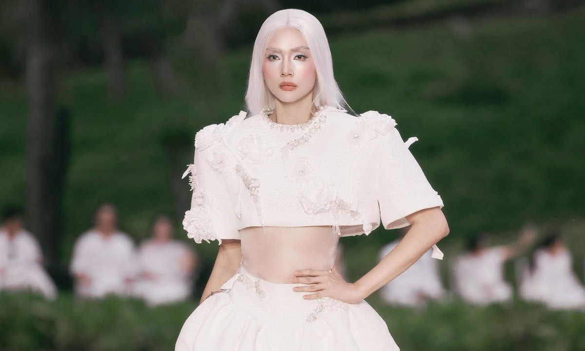 Võ Hoàng Yến catwalk trên môtô địa hình: Độc đáo show thời trang tại Lăng Cô - hình ảnh - betokfun.com