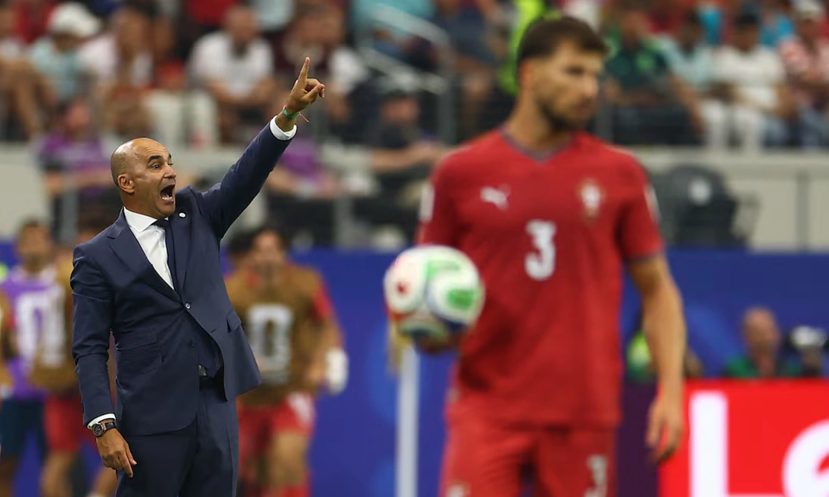 HLV Bồ Đào Nha bảo vệ Ronaldo trước giờ chia tay đội tuyển - hình ảnh - betokfun.com